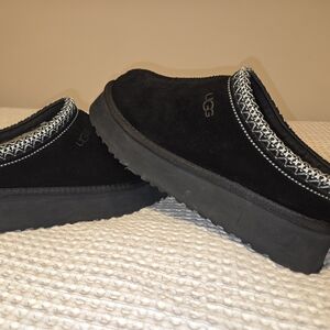 UGG Black Tazz II